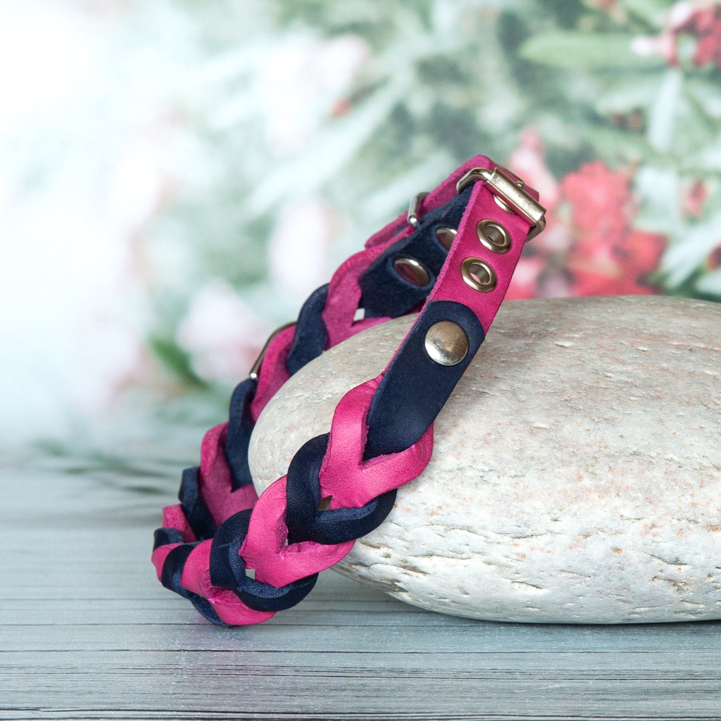 Halsband SUE handgefertigt aus Leder. Lederhalsband in der Farbe Pink und Blau. Hundehalsband.