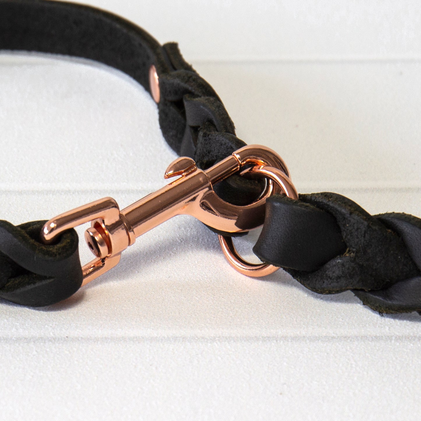 Praktisch und edel zugleich – das Komplettset ELLA in Schwarz mit roségoldener Hardware.