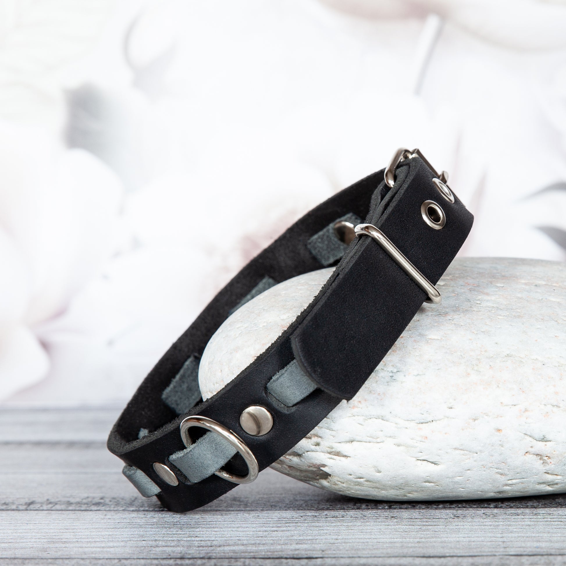 Atemberaubende Farbkombi: Handgemachtes Lederhalsband für deinen Hund. Grau und Schwarz. Hundehalsband. Halsband aus Leder