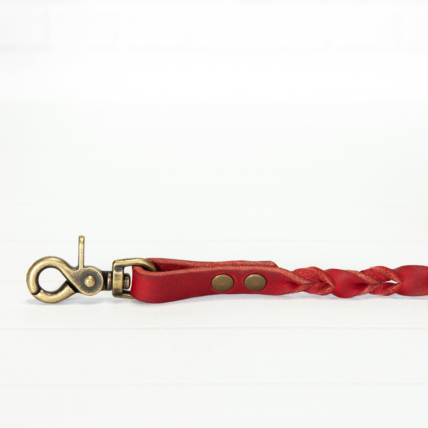 Rote Echtleder Leine "IHSY" Hunde Geflochten | 120 cm | Geschenkidee Hundebesitzer | Antikmessing