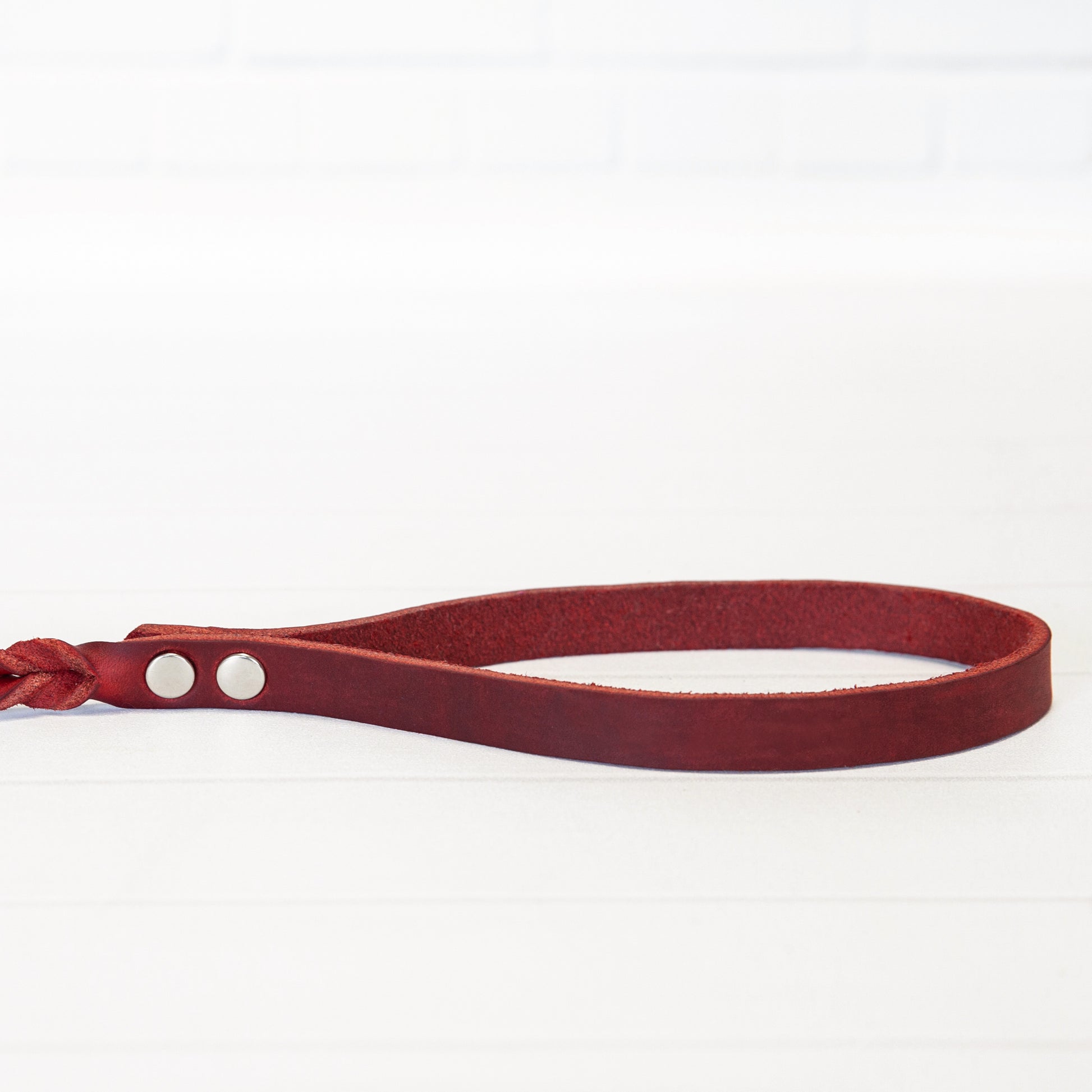 Rote Echtleder Leine "IHSY" Hunde Geflochten | 120 cm | Geschenkidee Hundebesitzer | Silber verchromt