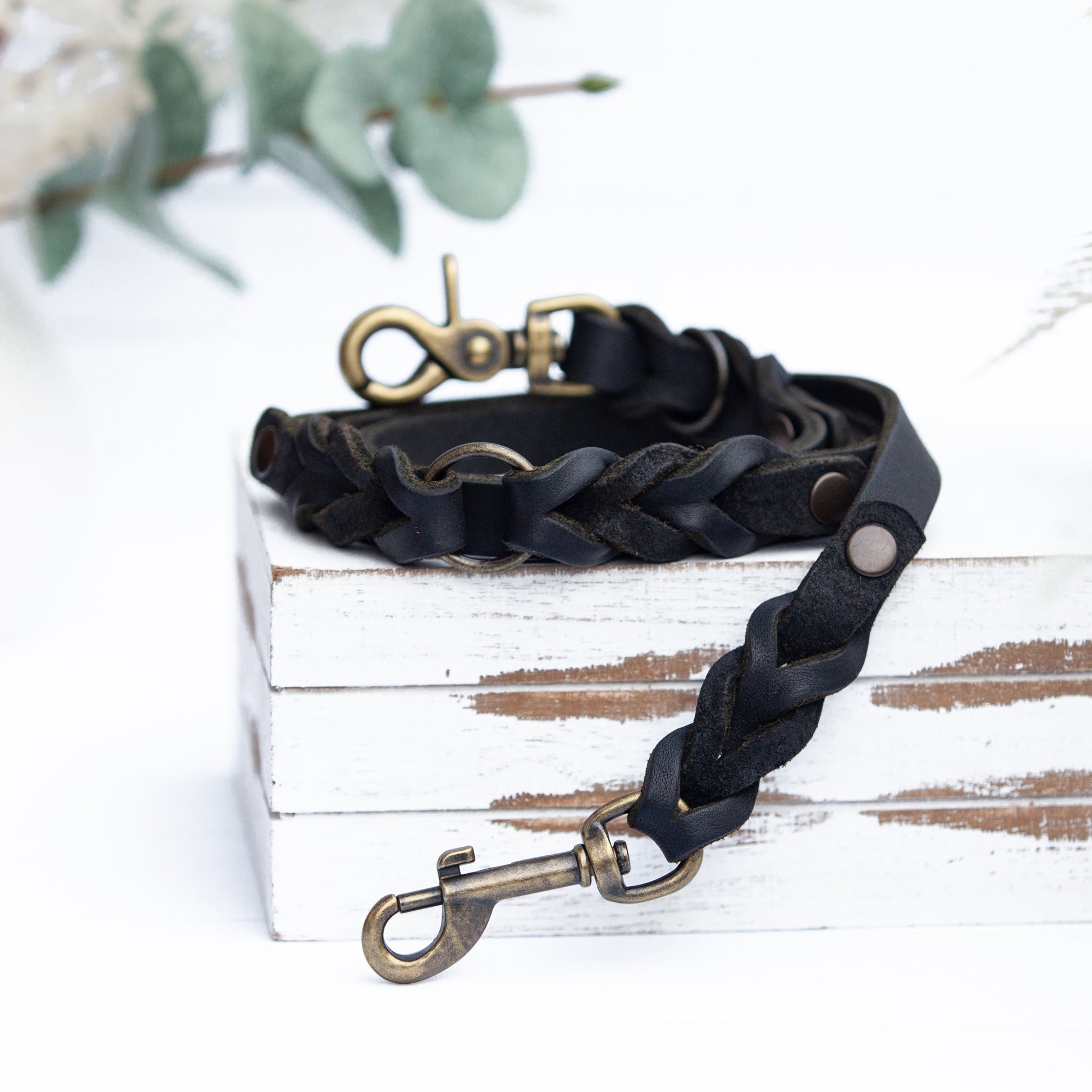 Klassisches Set für deinen Hund – die ELLA-Serie in Schwarz mit silberner Hardware verleiht zeitlose Eleganz.